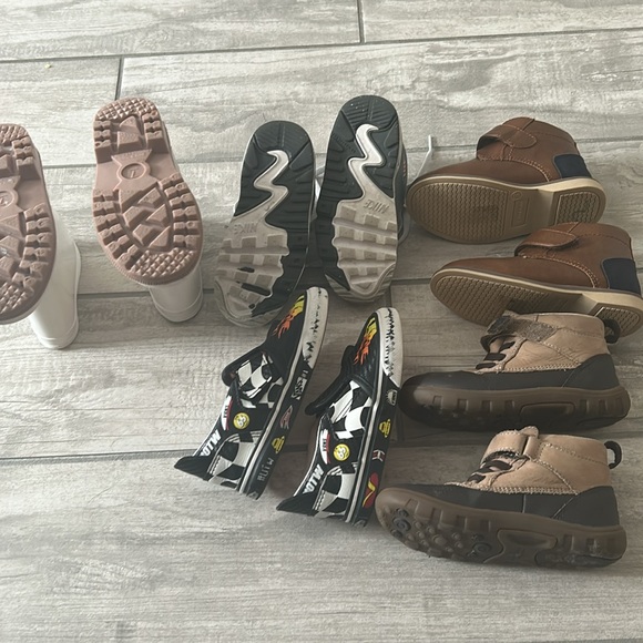 Shoes size 8 and 8 1/2 - Picture 3 of 13